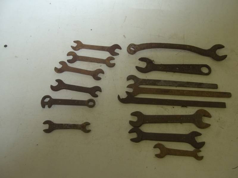 lot 220 image: Vintage Tools wrenches