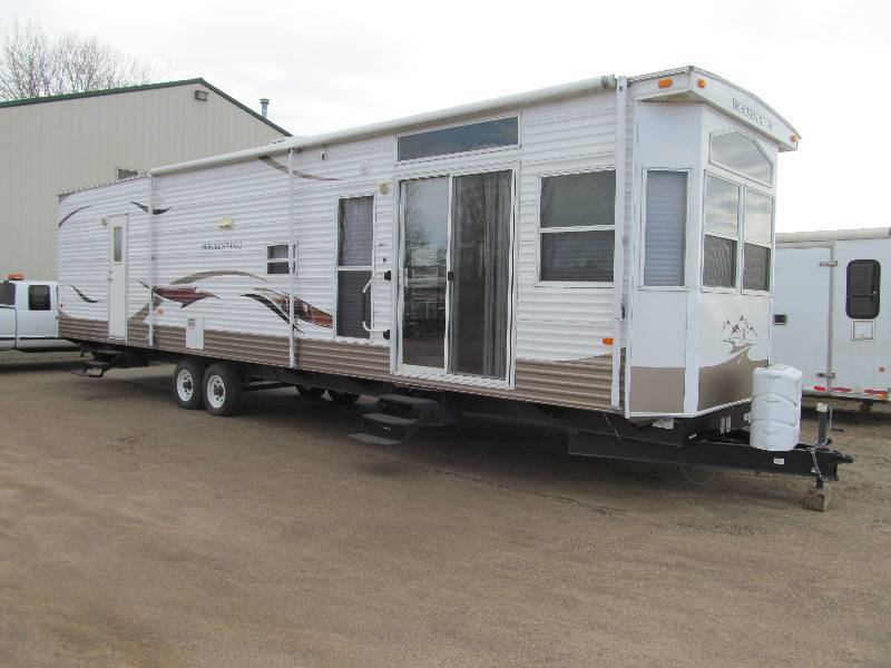 lot 1 image: 2011 Dutchman Breckenridge 42 JSV