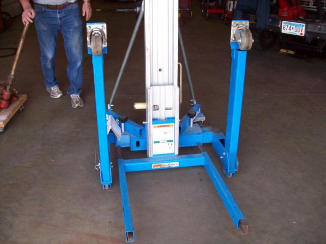 Genie SLA-5s 5 Foot Straddle Base Contractor Superlift (1000 lb. Max) Like New