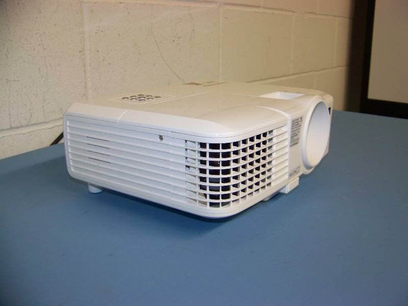 lot 15 image: Mitsubishi, EX240U, DLP Projector with HDMI Input