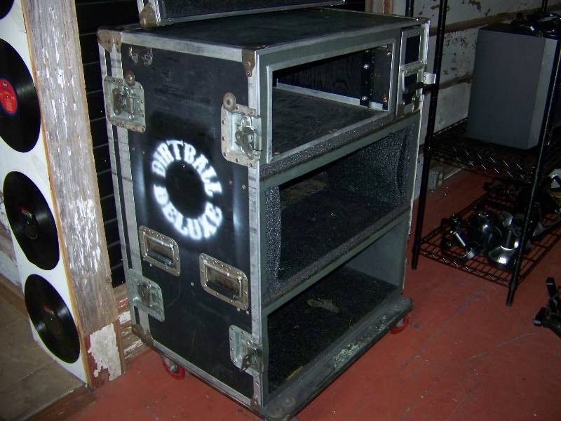 lot 66 image: Hard Sided, Equipment  Amplifier Rack Case on Wheels
