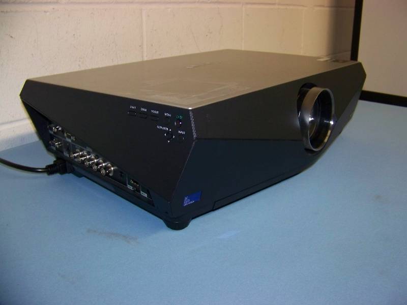 lot 14 image: Sony, VPL-FX40, LCD Projector with HDMI Input