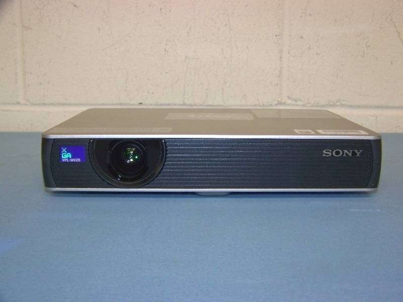 lot 16 image: Sony, VPL-MX25, LCD Projector with Remote Control, Cables and Travel Bag