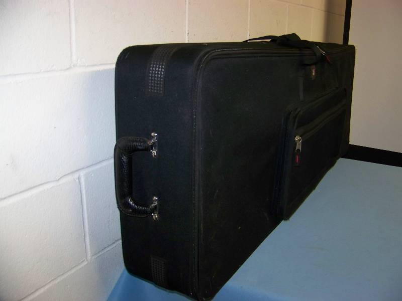 lot 81 image: Gator, Soft-Sided, Keyboard Case on wheels