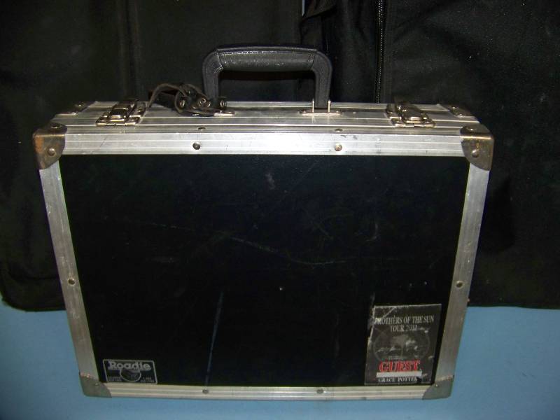 lot 82 image: SKB, Gator and Roadie Cases  Suitcases