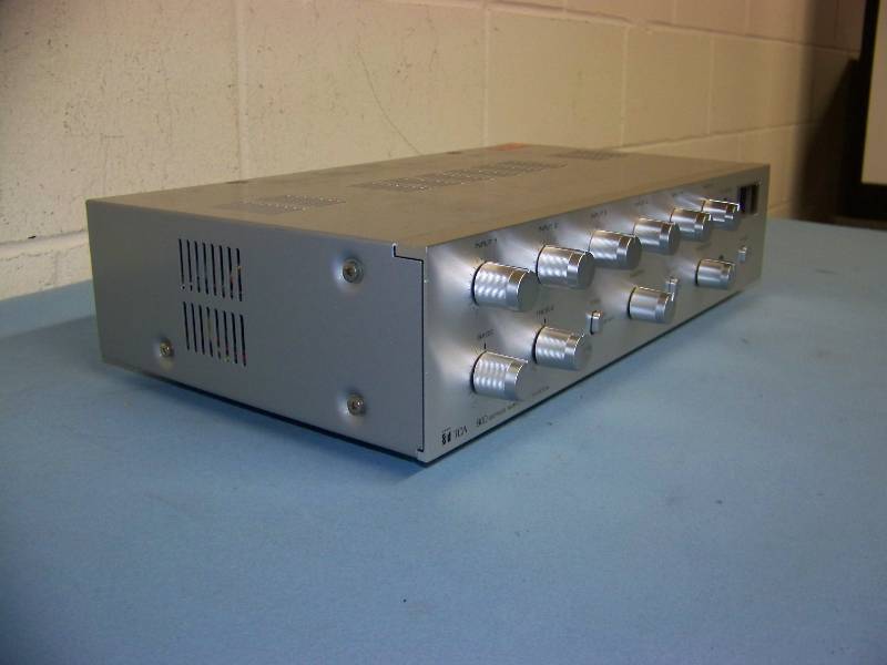 lot 32 image: TOA, 900 Series, Mixer