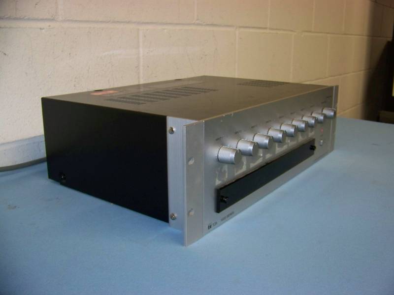 lot 33 image: TOA, 1000 Series, 8-Channel, Mixer