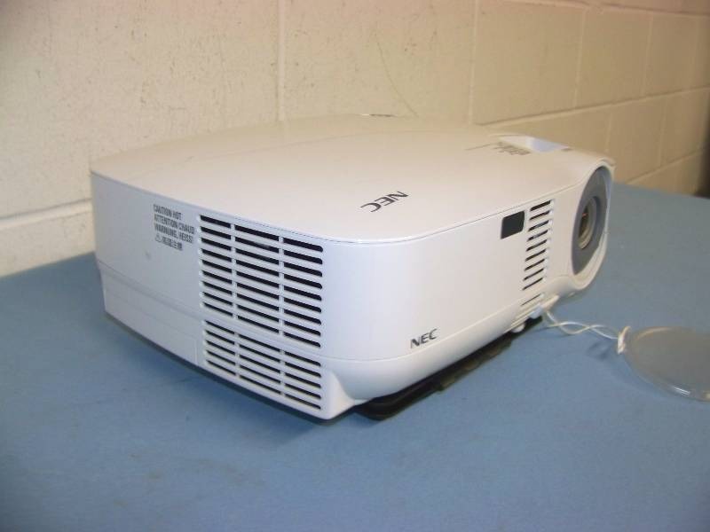 lot 21 image: NEC, VT595, LCD Projector