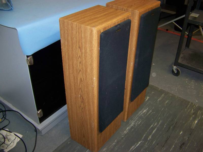 lot 45 image: (Pair) Fisher, Tower, 3-Way Loudspeakers  Speakers