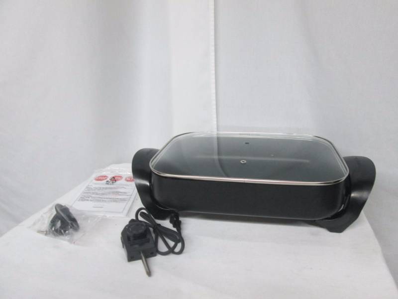 lot 37 image: West Bend 14.5 x 12 Large Extra Deep Skillet
