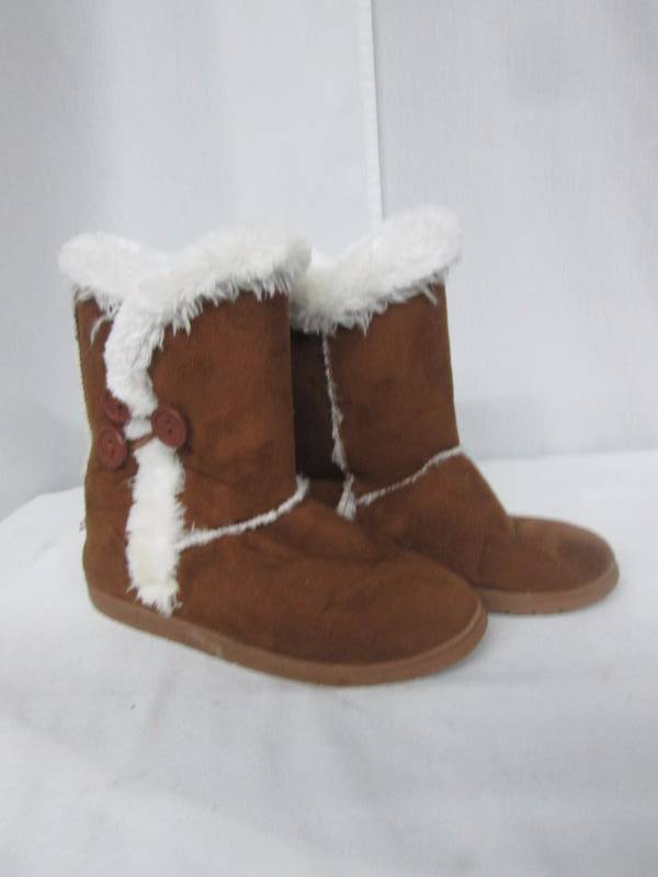 lot 57 image: Dawgs Womens 9 3-Button Microfiber Boots