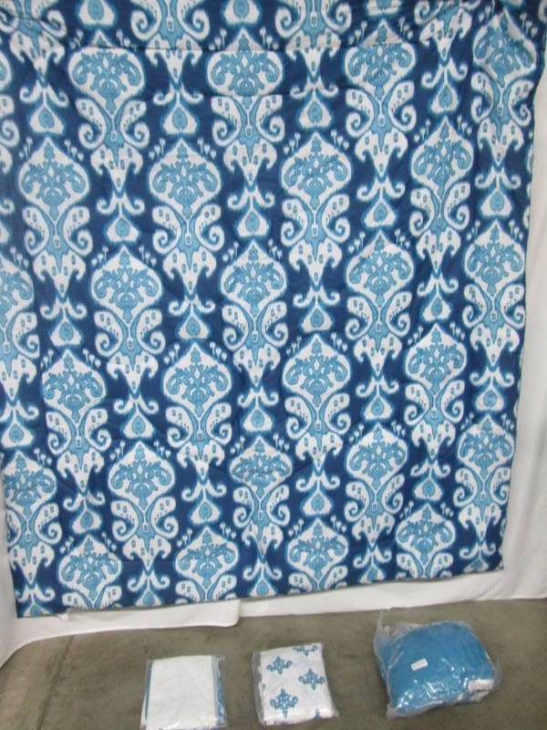 lot 70 image: Alcove Baja Bedroom Set - Full