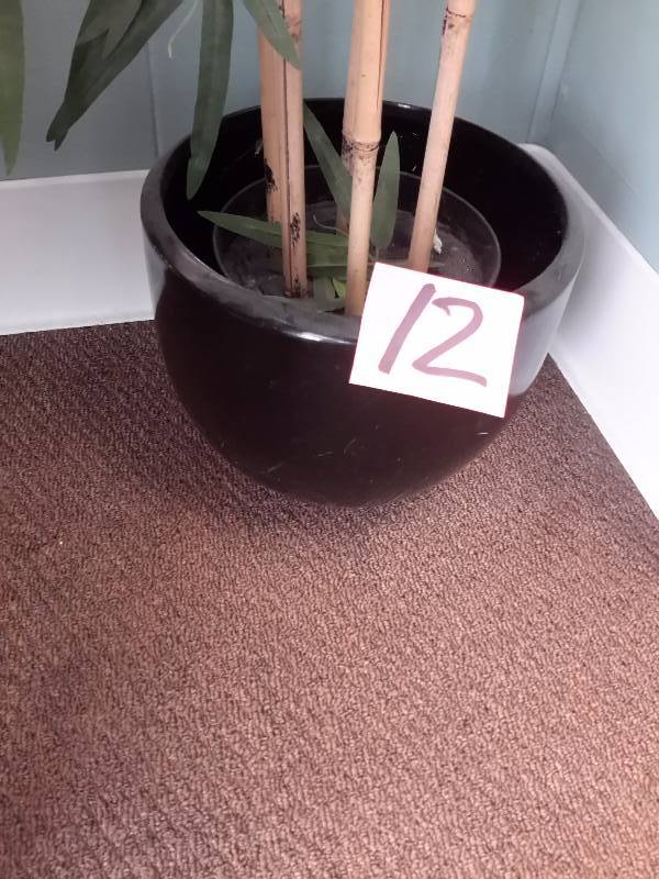 lot 12 image: Artificial Tree.. Nice shape