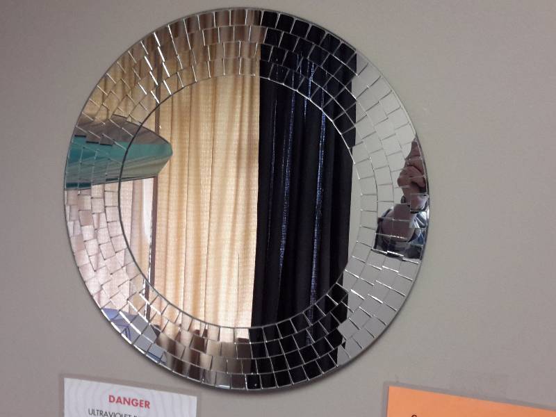 lot 41 image: 4 Decorative mirrors