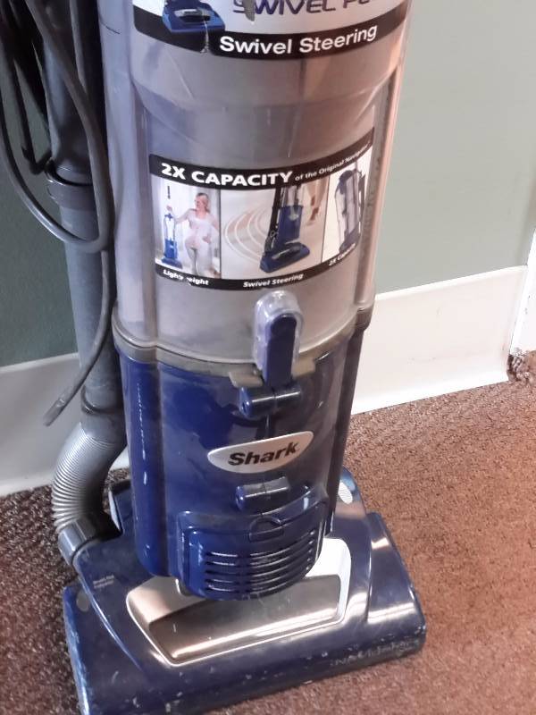 lot 32 image: Shark Navigator, Swivel Plus Vacuum