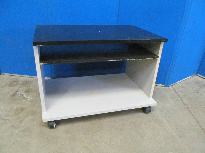 lot 5 image: utility cart
