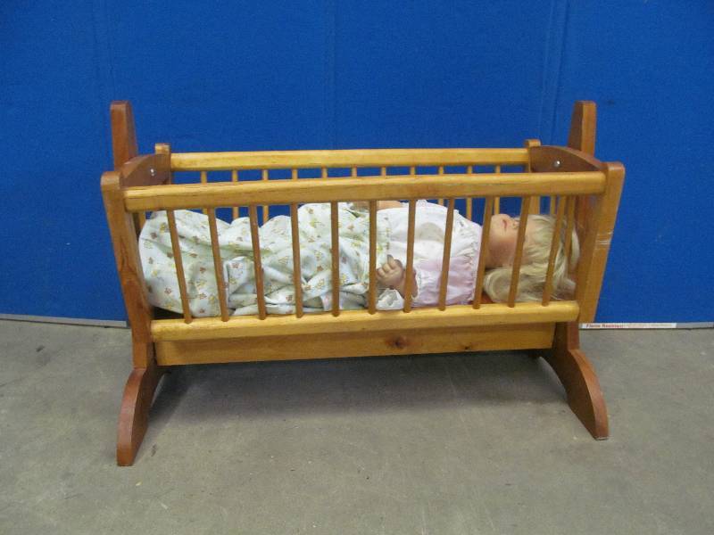 lot 21 image: cradle