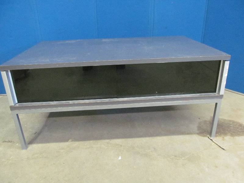 lot 25 image: coffee table