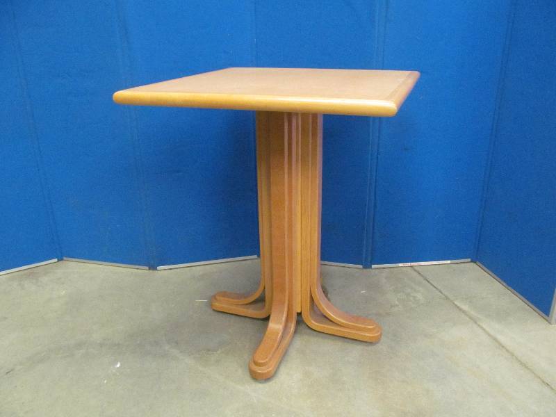 lot 29 image: table