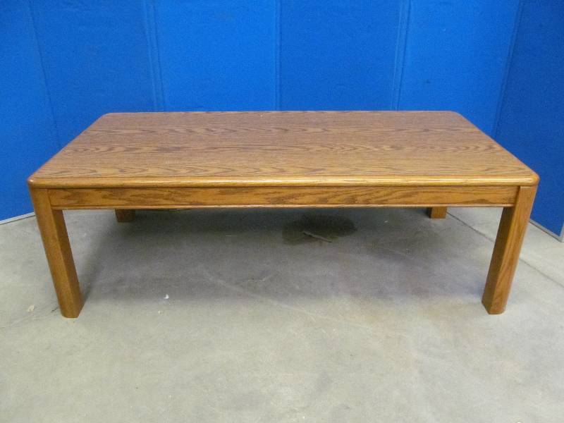 lot 30 image: coffee table