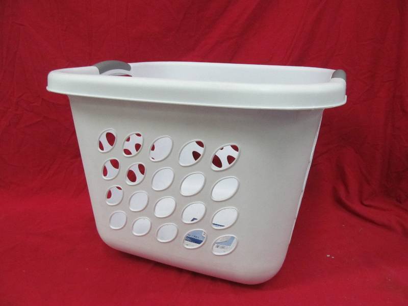 lot 41 image: Sterilite basket