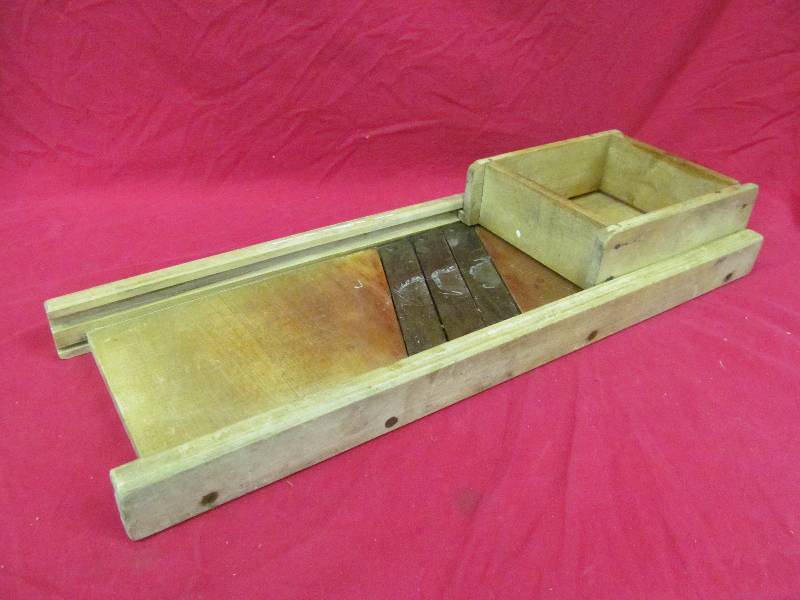 lot 44 image: Vintage root slicer