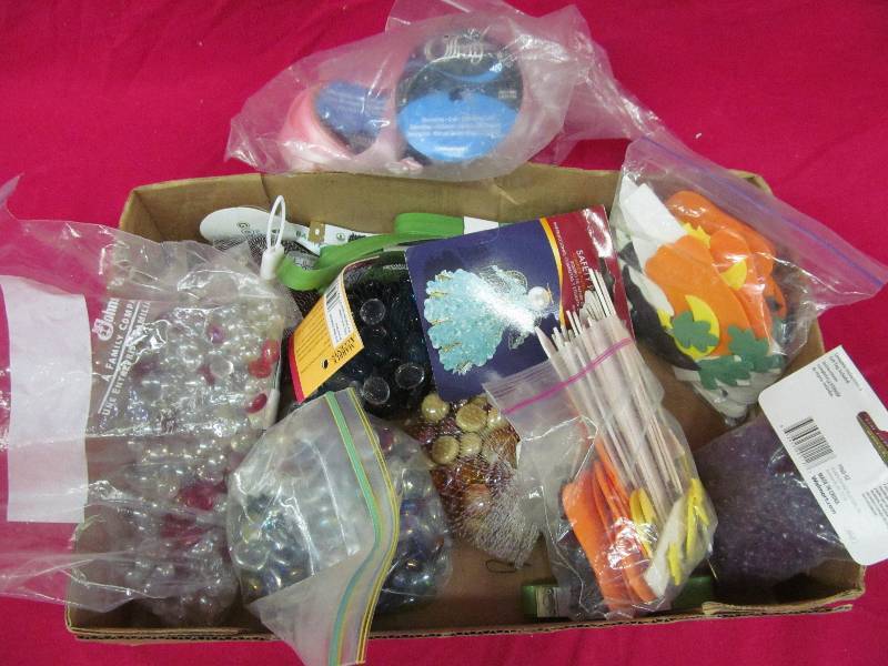 lot 48 image: craft items