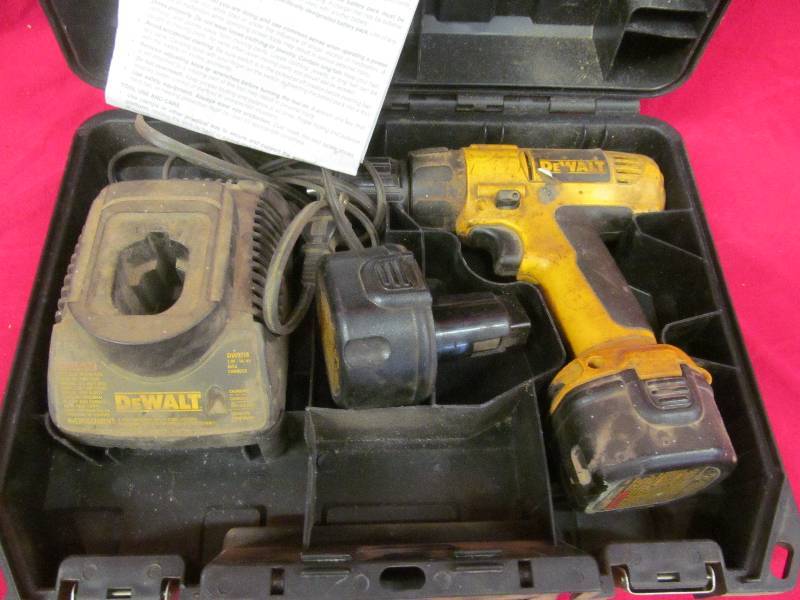 lot 69 image: Dewalt screwdriver