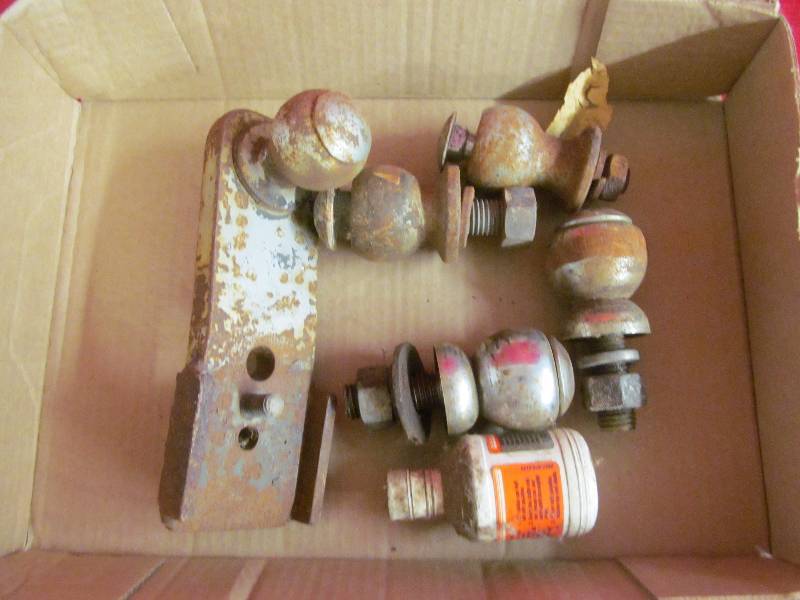 lot 154 image: Hitch bar  drawbar, hitch balls