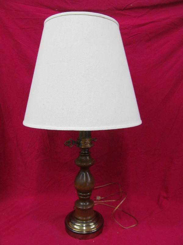 lot 164 image: lamp
