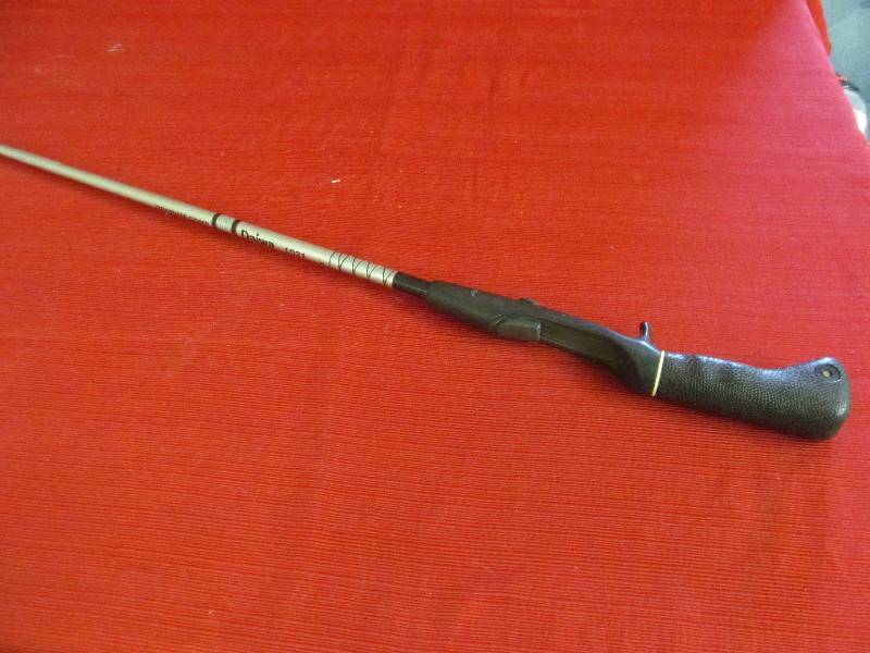 lot 169 image: Daiwa graphite rod