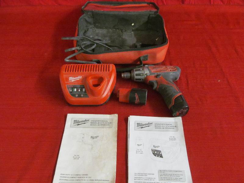 lot 170 image: Milwaukee compact driver