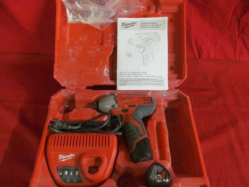 lot 171 image: Milwaukee compact impact driver