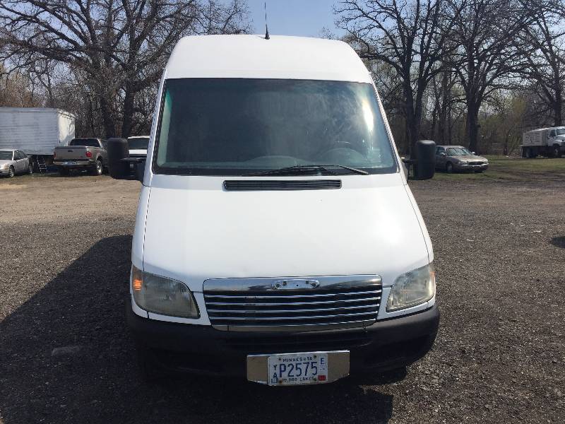 lot 2 image: 2002 Dodge Sprinter Van C3500