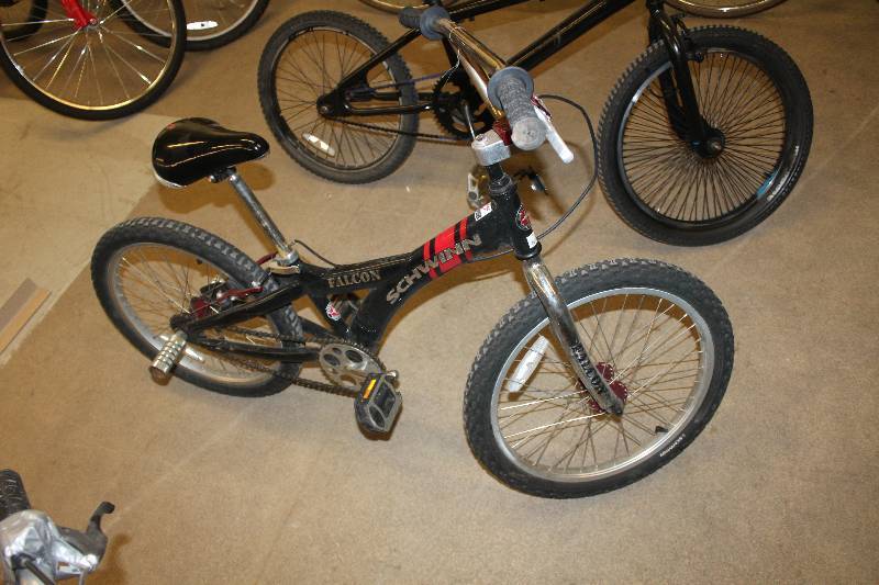 Schwinn Falcon 16 DirtTrick Bike