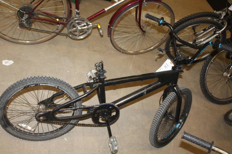 Mongoose 16 Dirt Bike