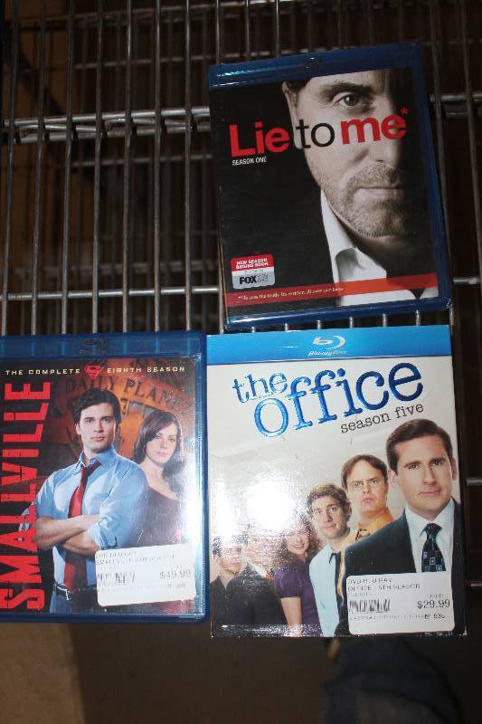 Lot of (3) Blu-ray Disc Including The Office Season 5 Smallville Season 8 Lie To Me Season 1