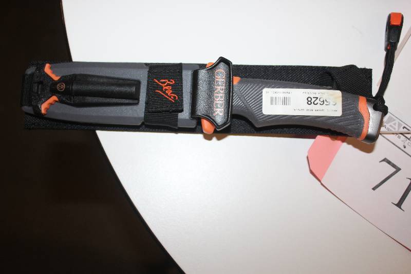 Hunting Knife w Sheath