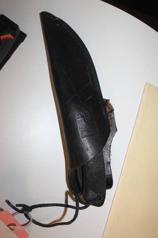 Hunting Knife w Sheath