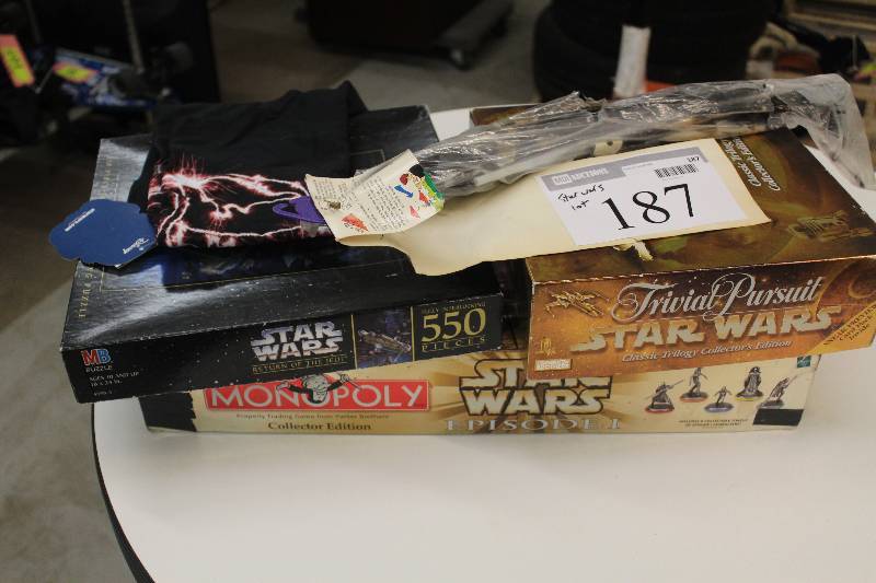 Lot of Star Wars Memorabilia Including Puzzles Games Kite Shirt