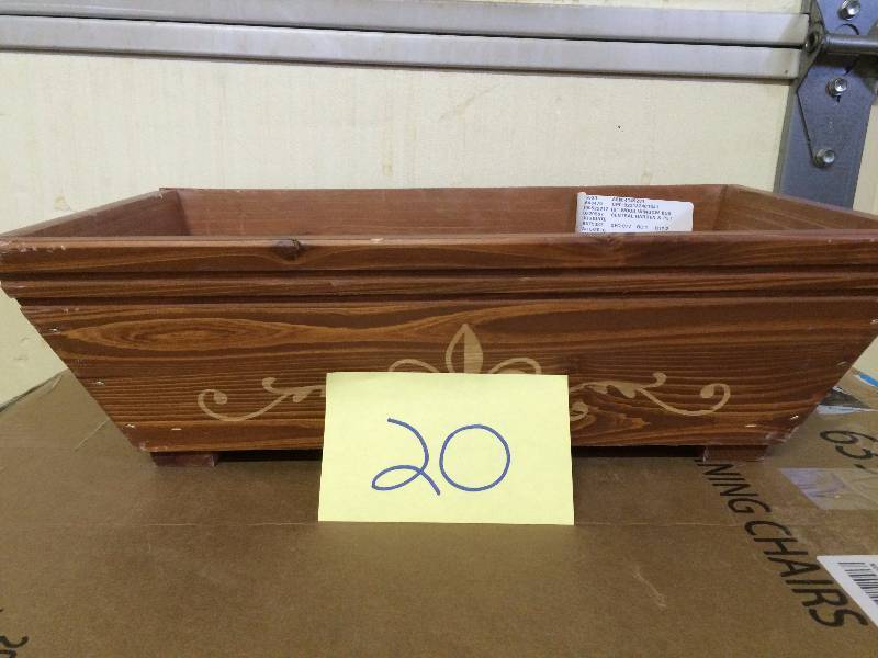 lot 20 image: 18 in. Heartwood Florentine Wood Window Box