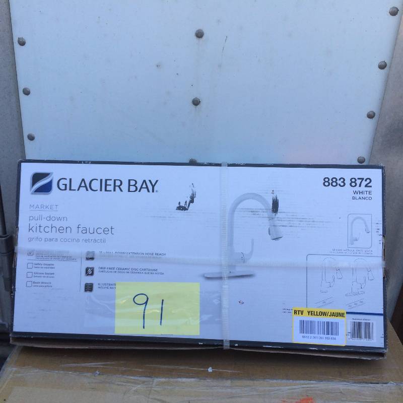 lot 91 image: Glacier Bay Market Single-handle Pull-down Sprayer Kitchen Faucet in White Finis New