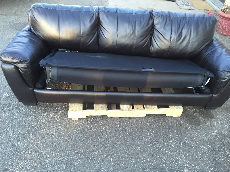lot 1 image: Sofa Bed- Leather