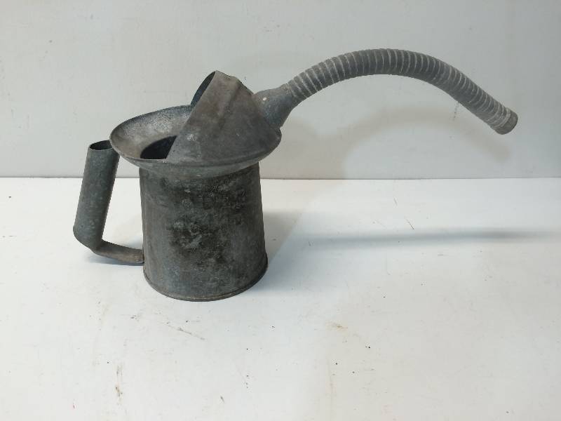 lot 6 image: Rubbermaid Shop Garbage Can, Oil Drain Pan, Oil Can