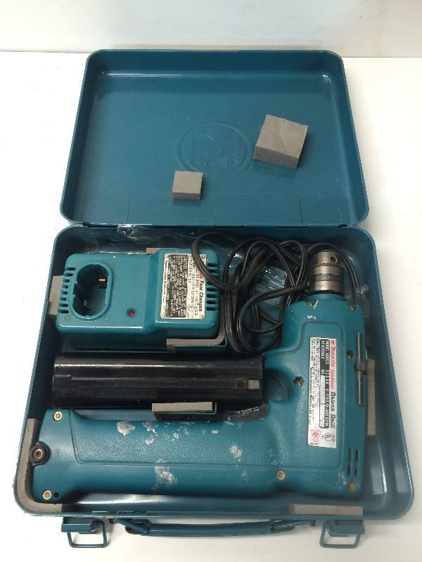 lot 11 image: Makita Cordless Drill 3