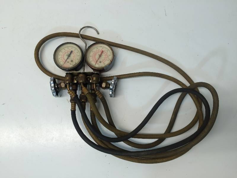 lot 21 image: AC Manifold Gauge