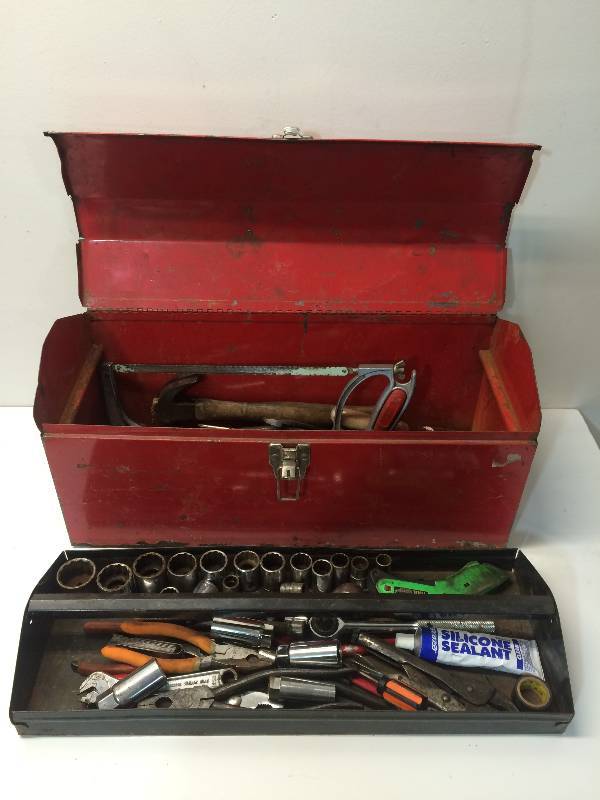 lot 32 image: Metal Tool Box With Tools