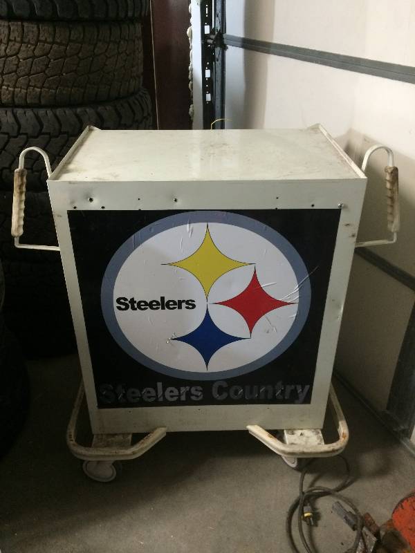 lot 52 image: MedicalTool Cabinet