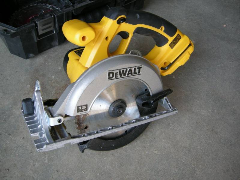lot 10 image: DeWalt 18V Cordless Circular Saw