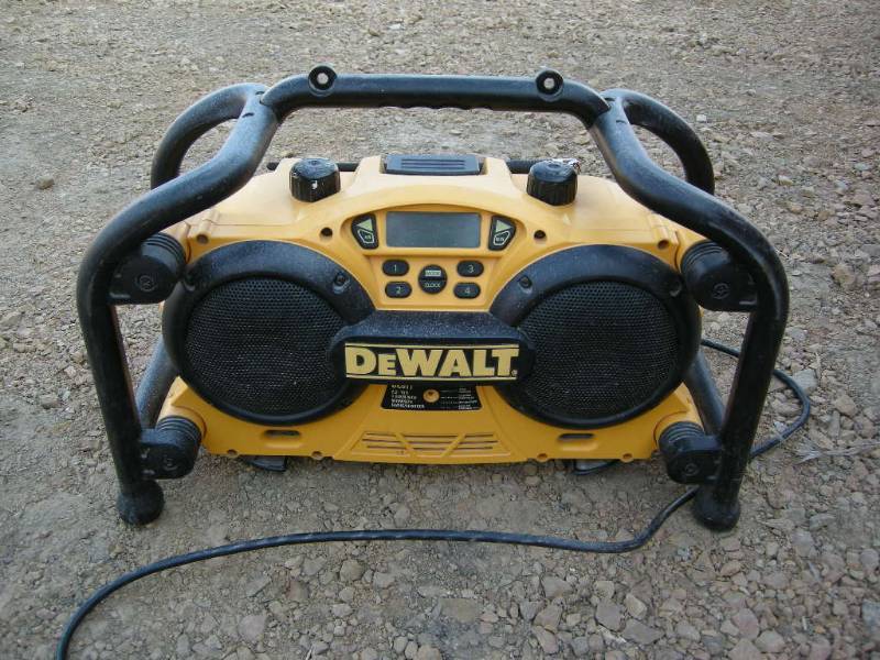 lot 12 image: DeWalt Worksite RadioCharger
